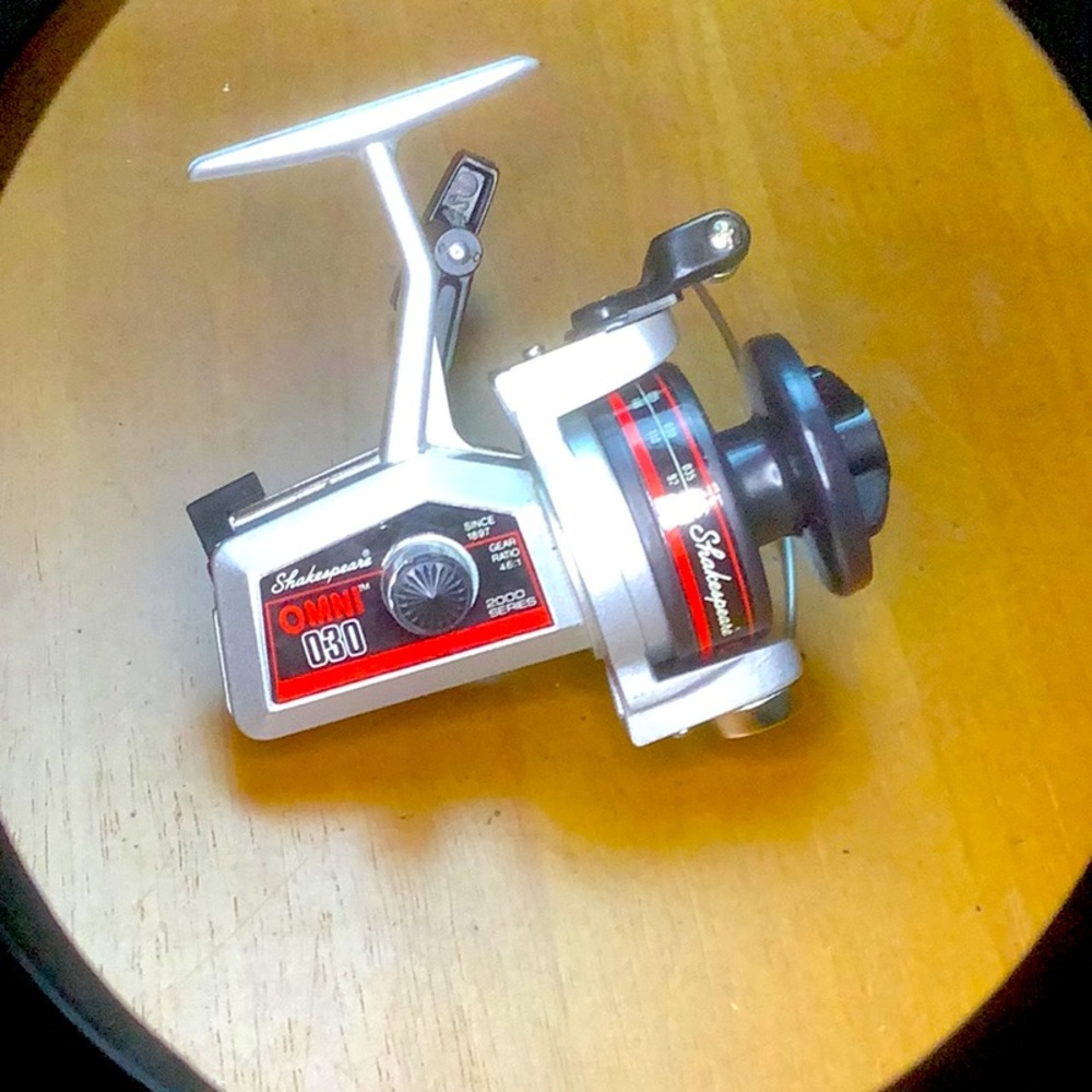 SHAKESPEARE OMNI 030 FISHING REEL.  NWOT